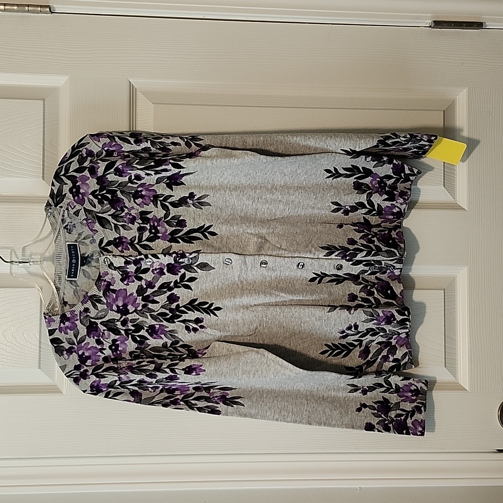 NWOT Women's Karen Scott Button Up Floral Sweater Size M  Stunning